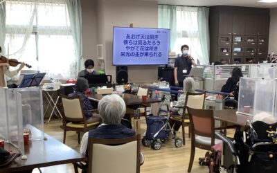 ◆やすらぎサロンにて毎週金曜日礼拝の様子